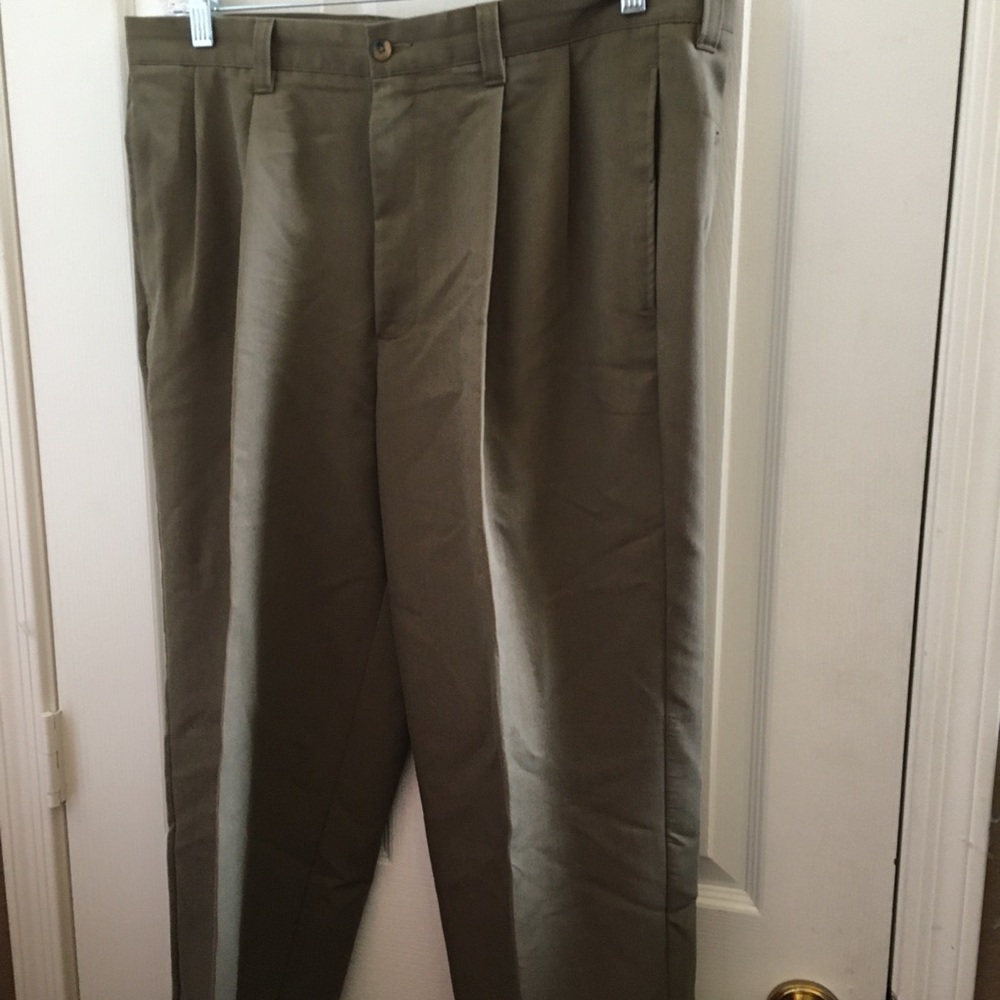 FINAL MARKDOWN Men’s dockers slacks 36x30